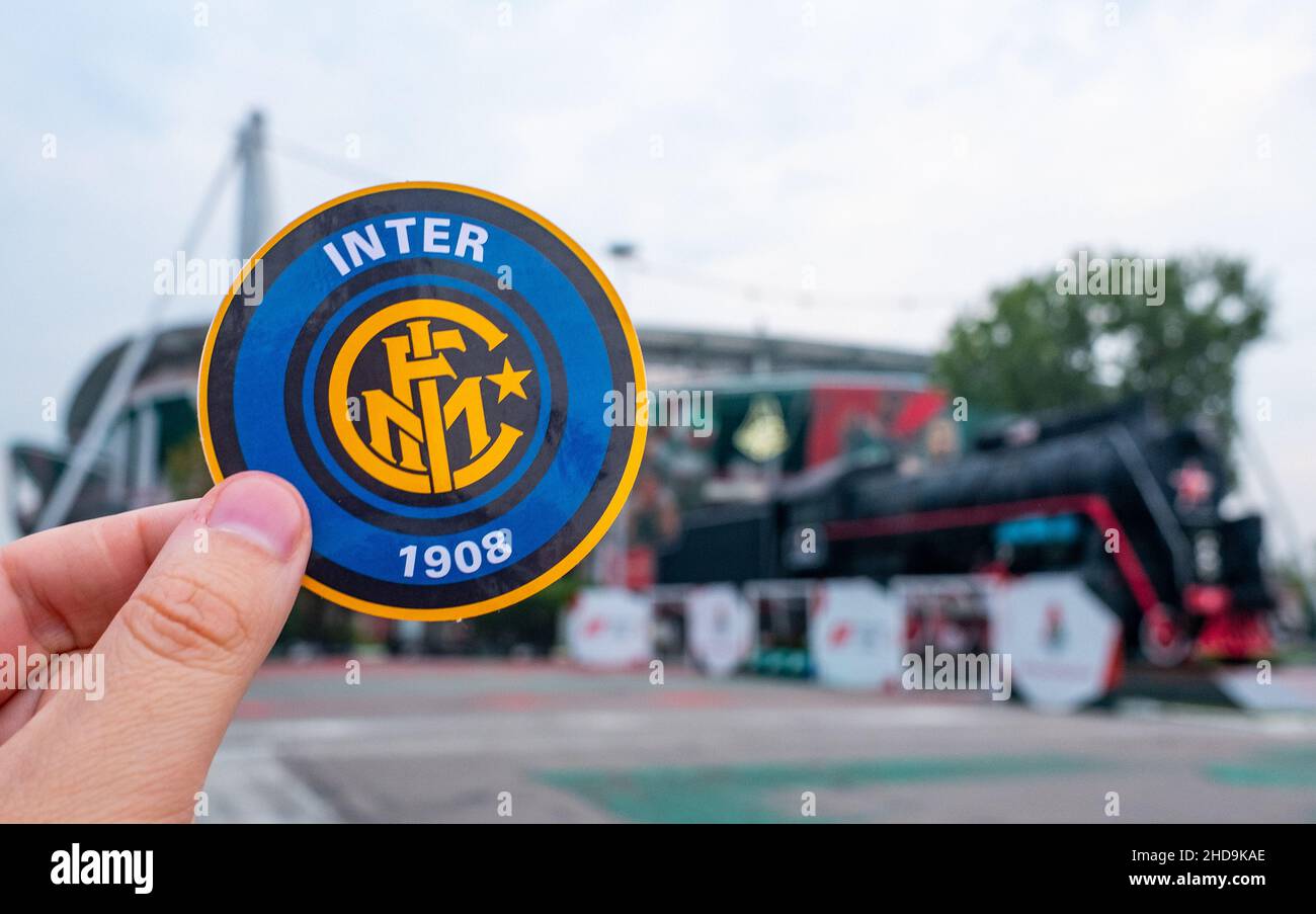 30. August 2021, Mailand, Italien. Das Wahrzeichen des Fußballs Inter Mailand vor der Kulisse eines modernen Stadions. Stockfoto