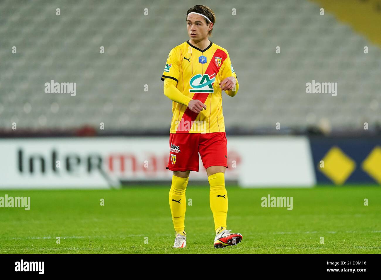 LENS, FRANKREICH - 4. JANUAR: Patrick Berg von RC Lens während des französischen Cup-Spiels zwischen Racing Club de Lens und LOSC Lille im Stade Bollaert-Delelis am 4. Januar 2022 in Lens, Frankreich (Foto: Jeroen Meuwsen/Orange Picts) Stockfoto