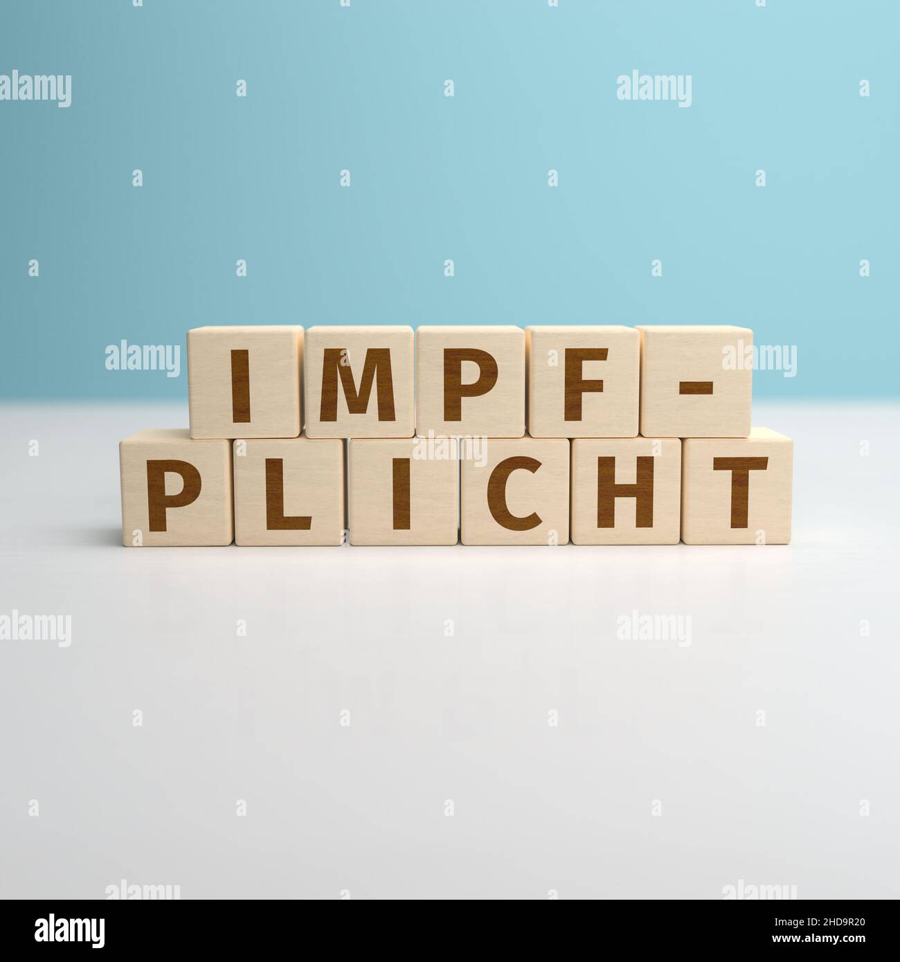 Das deutsche Wort Impfpflicht wurde aus Buchstaben auf Holzwürfeln gebaut. Stockfoto
