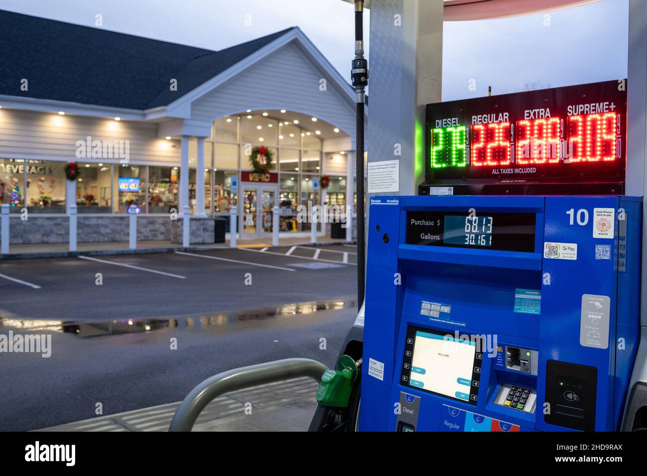 Eine Tankstelle und ein Lebensmittelgeschäft in Athol, Massachusetts Stockfoto