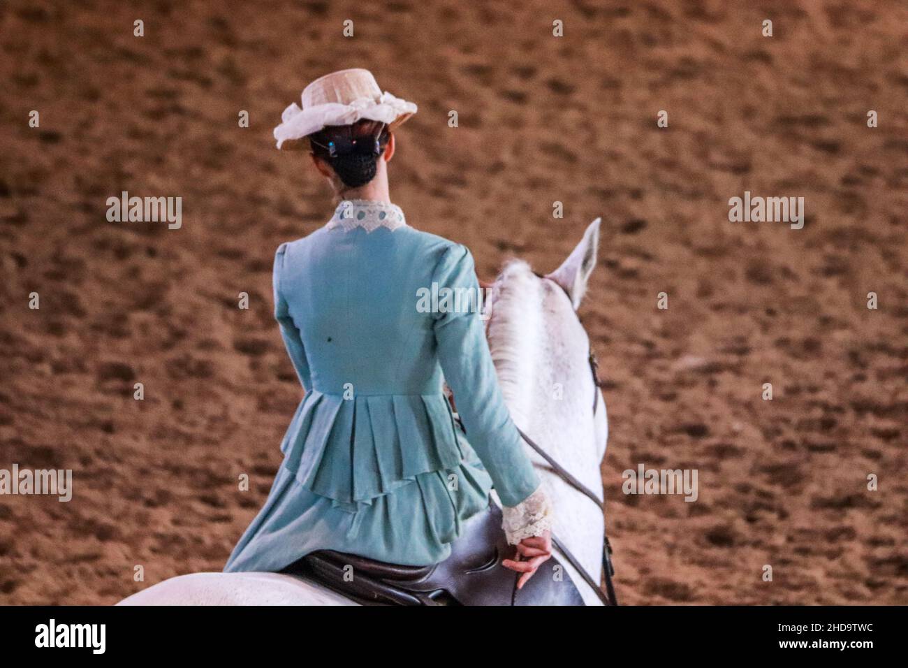 Junge Frau auf dem Pferd. Pferdesport - Dressur Stockfoto