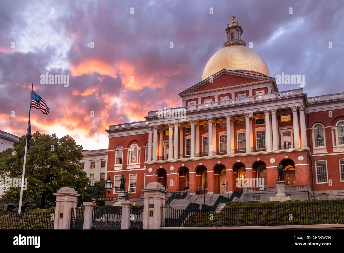 Das Massachusetts State House unter einem bewölkten Sonnenuntergang Stockfoto