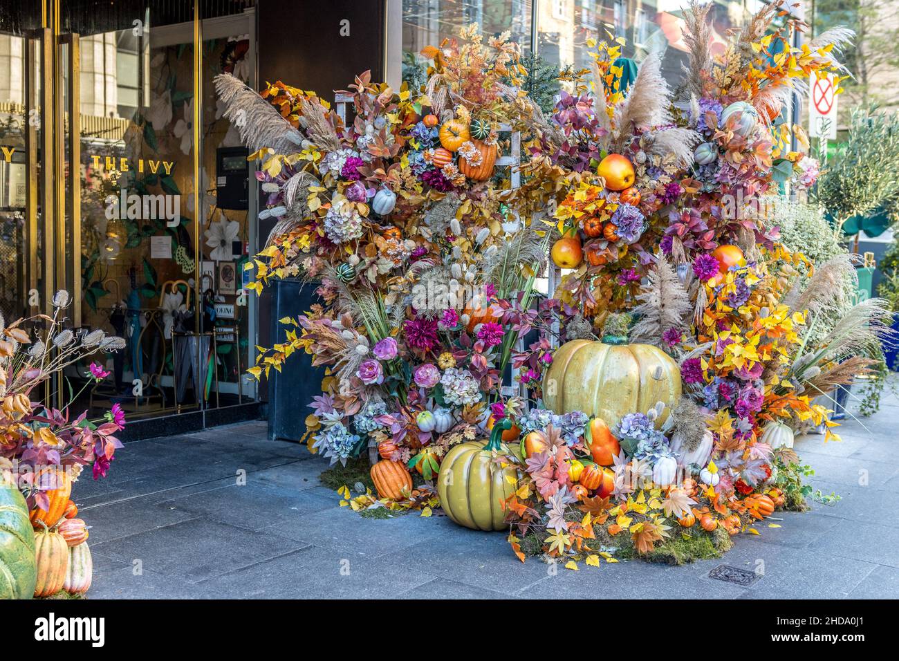 Dublin, Irland - September 25 2021 'Halloween Dekoration im Ivy Dublin Restaurant' Stockfoto