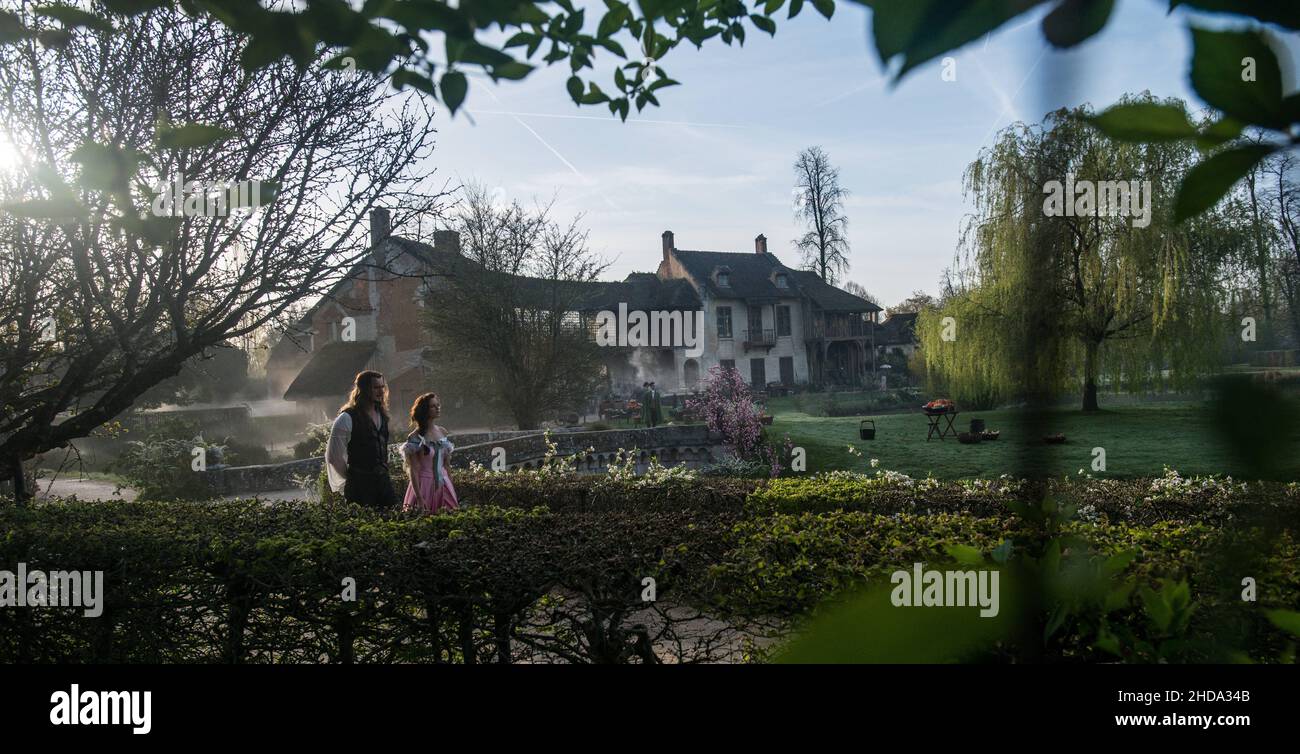 VERÖFFENTLICHUNGSDATUM: 21. Januar 2022. TITEL: Die Tochter des Königs. STUDIO: Gravitas Ventures. REGIE: Sean McNamara. HANDLUNG: König Ludwigs XIV. Sucht nach Unsterblichkeit, führt ihn dazu, die Lebenskraft einer Meerjungfrau zu erobern und zu stehlen, ein Schritt, der durch die Entdeckung der Kreatur durch seine illegitime Tochter noch komplizierter wird. MIT KAYA SCODELARIO als Marie-Josephe D'Alember, BENJAMIN WALKER als Yves De La Croix. (Kreditbild: © Gravitas Ventures/Entertainment Picturs) Stockfoto