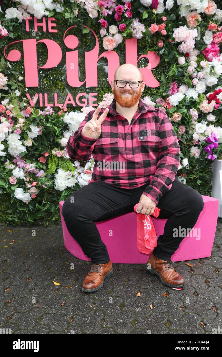 5. Januar 2022: MICK HARRINGTON nimmt am „Big Three Trek“ Charity Walk zum Sydney Cricket Ground Teil, um am 05. Januar 2022 den Ashes Vodafone Pink Test zur Spendenbeschaffung für die McGrath Foundation in Sydney, NSW Australien zu starten (Foto: © Christopher Khoury/Australian Press Agency via ZUMA Wire) Stockfoto