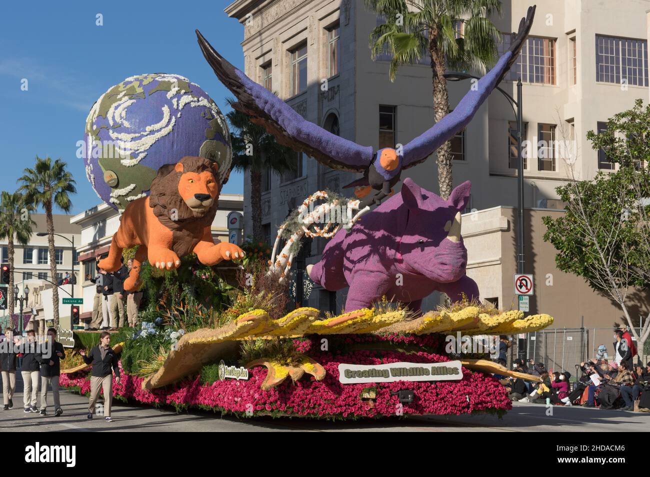 Der San Diego Zoo Float wurde 2022 während der Rose Parade in Pasadena gezeigt. Stockfoto