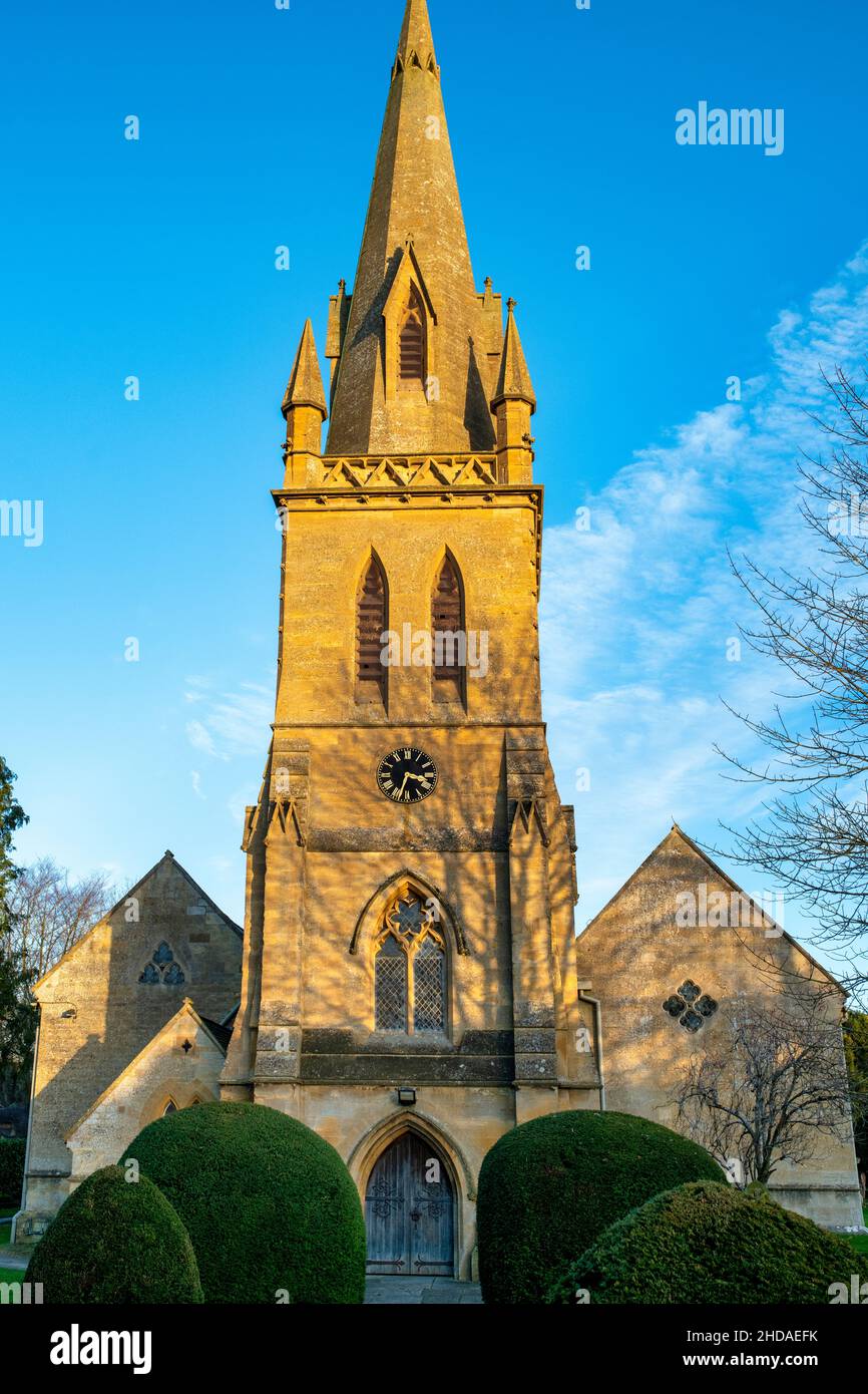 St Davids Church bei Sonnenuntergang. Moreton in Marsh, Cotswolds, Gloucestershire, England Stockfoto