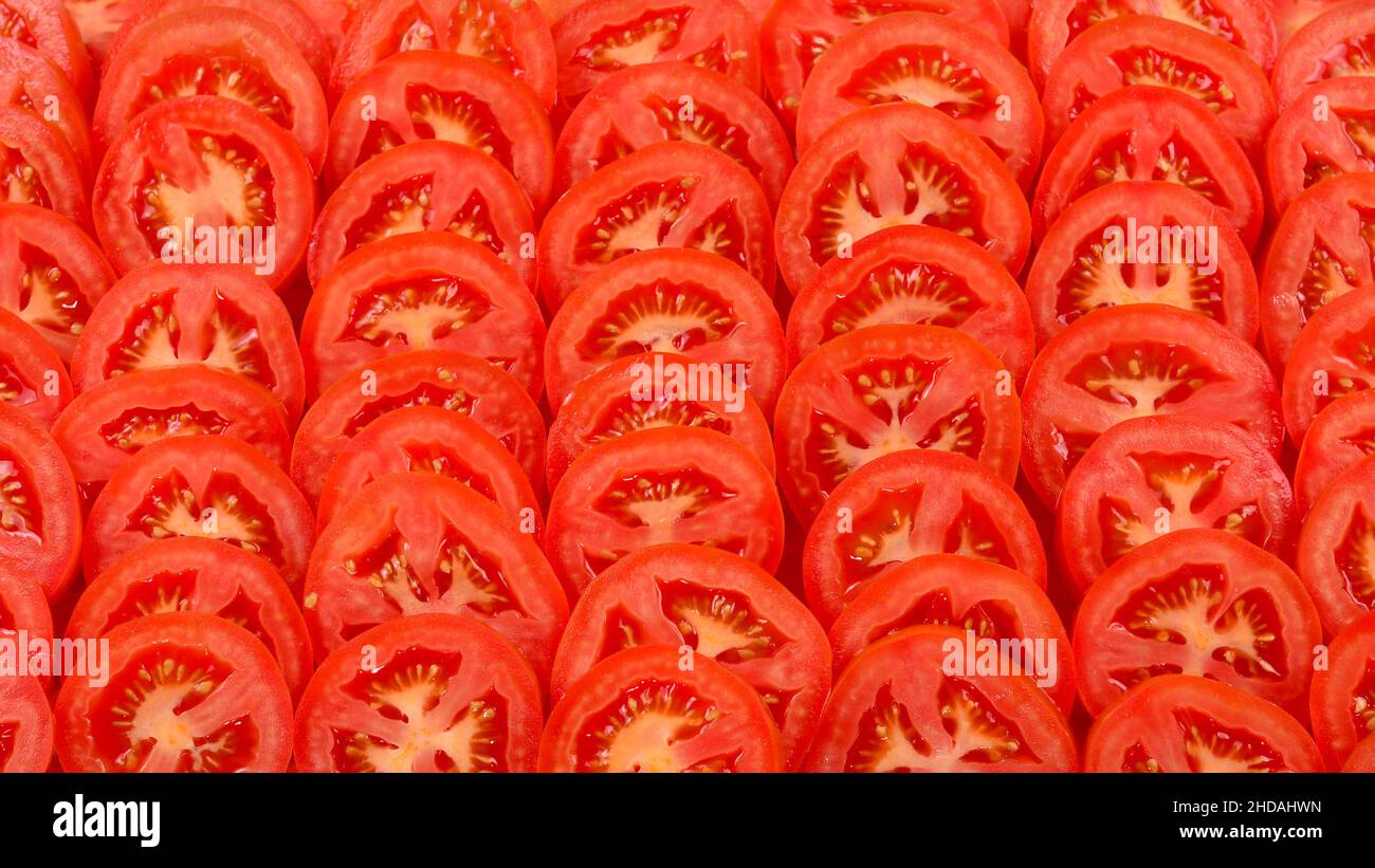 Hintergrund: Tomatenscheiben. Draufsicht. Stockfoto