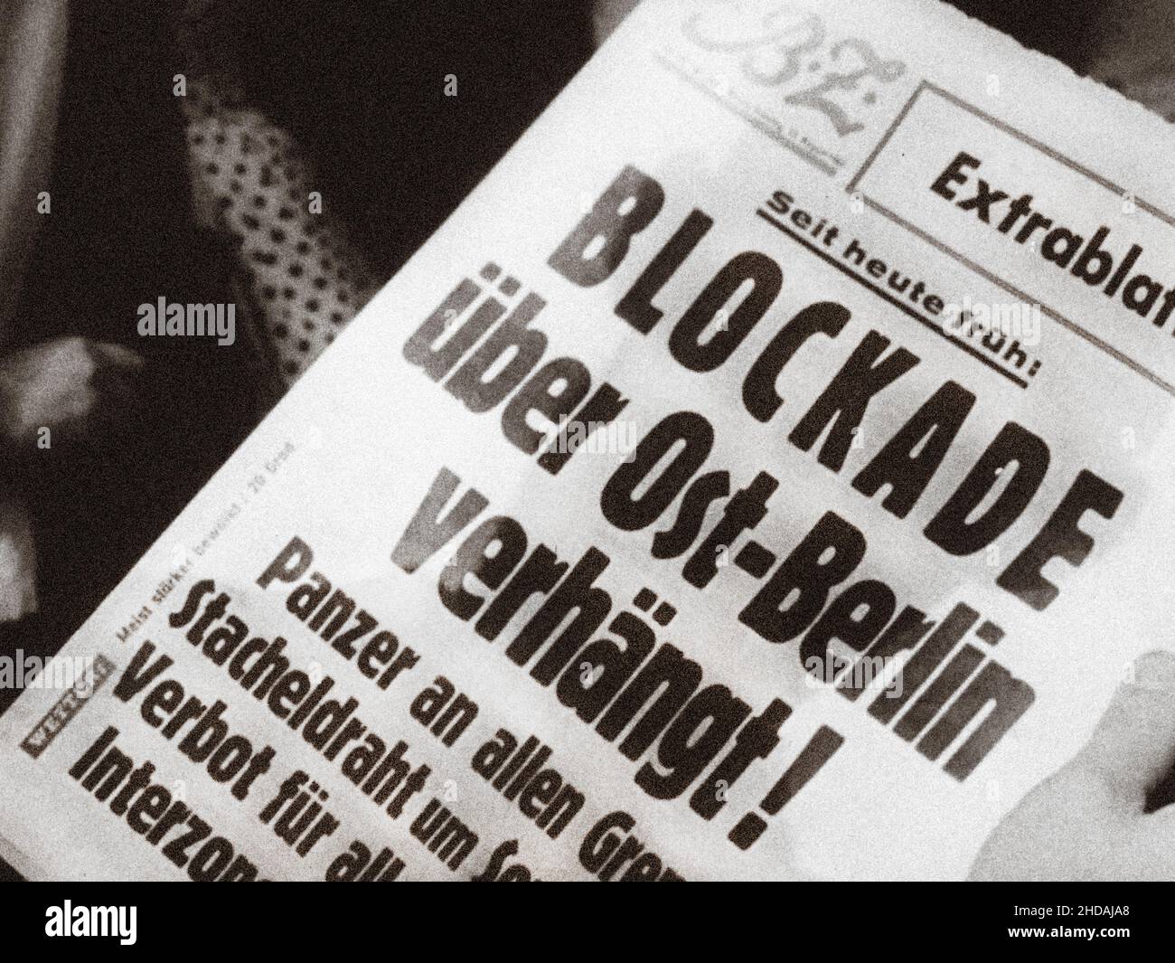 Berliner Krise von 1961. Die Serie der archivel-Fotos zeigt das Reiseverbot zwischen Ost- und West-Berlin im August 1961 und den Bau von Barrikaden Stockfoto Berliner Krise von 1961. Die Serie der archivel-Fotos zeigt das Reiseverbot zwischen Ost- und West-Berlin im August 1961 und den Bau von Barrikaden Stockfoto