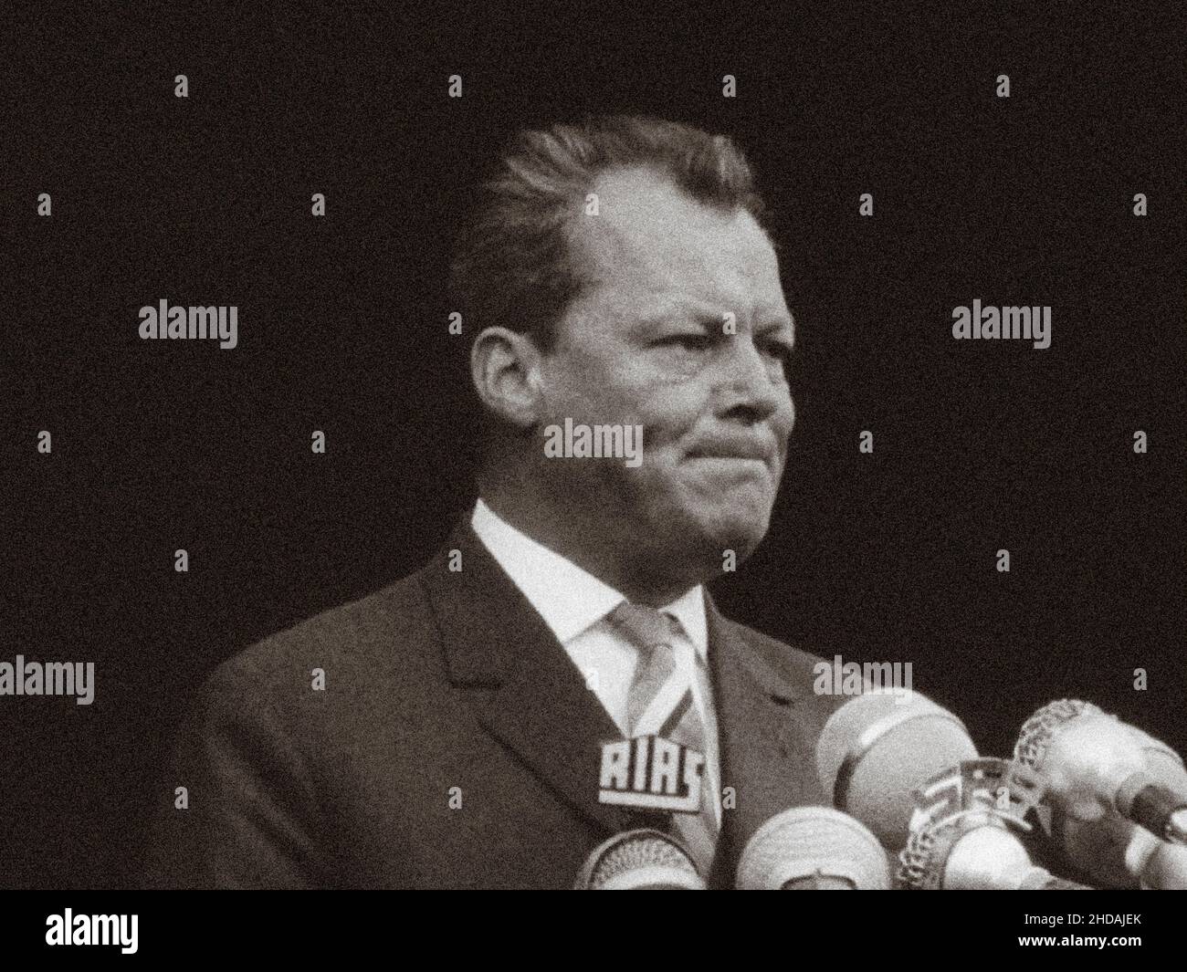 Berliner Krise von 1961. Willy Brandt Regierender Bürgermeister von West-Berlin. Die Serie der archivel-Fotos zeigt das Reiseverbot zwischen Ost und West im August 1961 Stockfoto