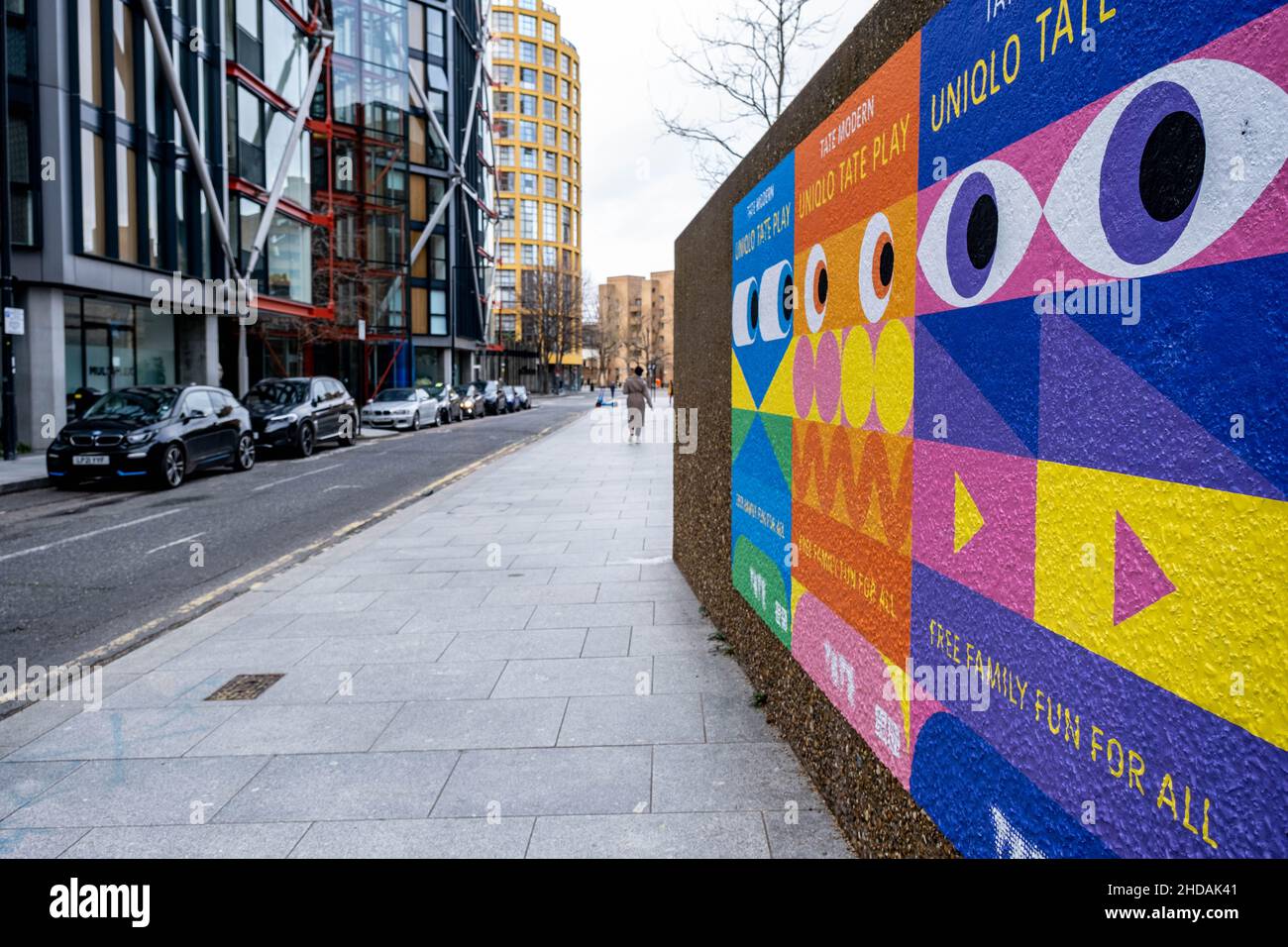 London England UK Januar 02 2022, Bunte Wandkunst in der Tate Modern Southwark London Werbekunst Ausstellungen Stockfoto