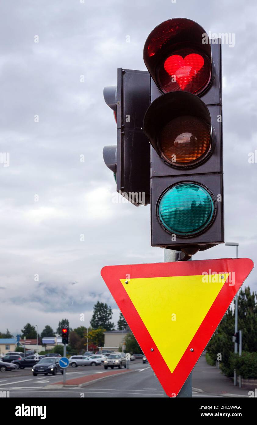 Herzförmige Ampel in Akureyri, Island Stockfoto