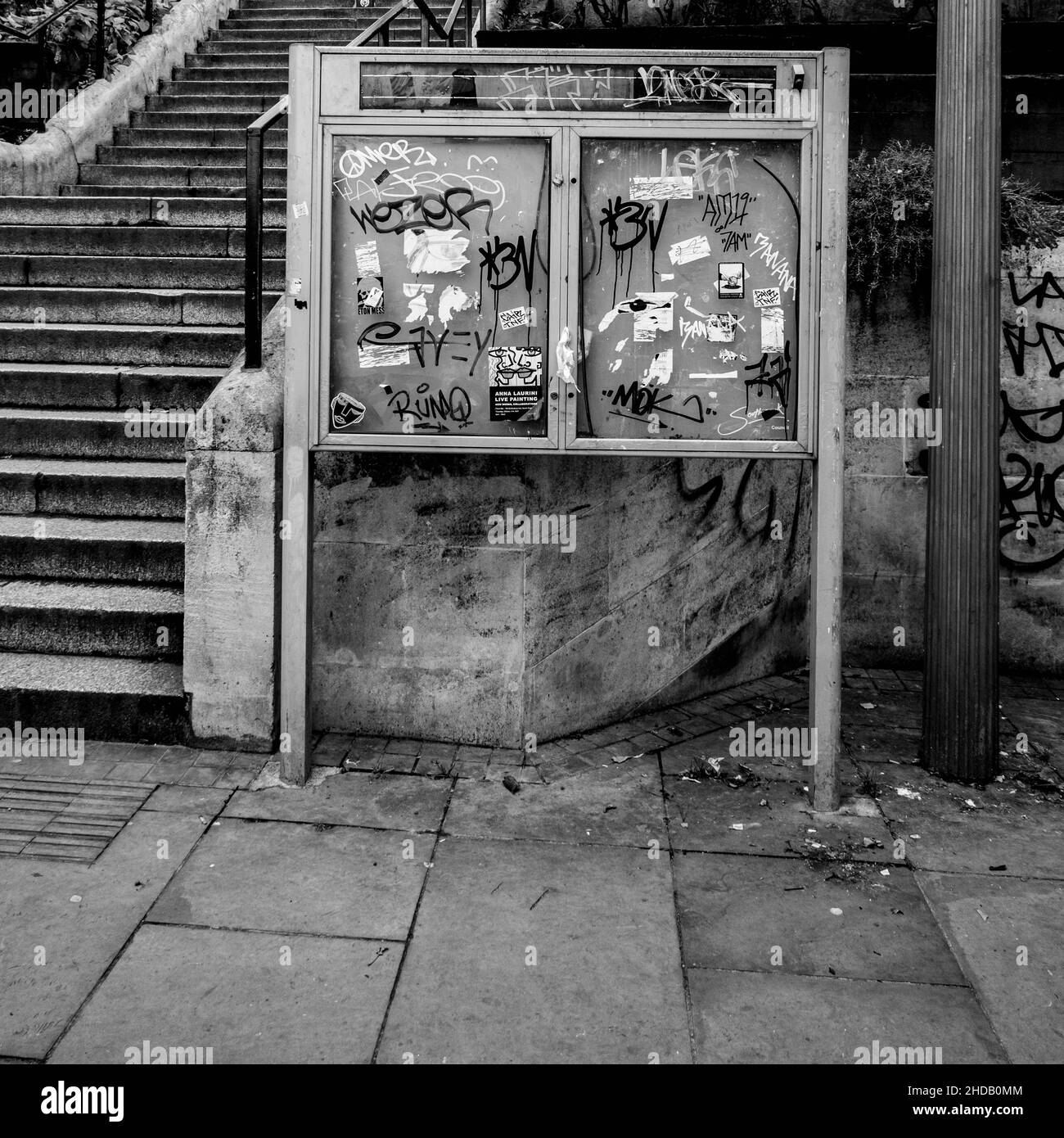 London England UK Januar 02 2022, Vandalismus und Verfall der Public Notice Board Blackfriars Bridge London Stockfoto