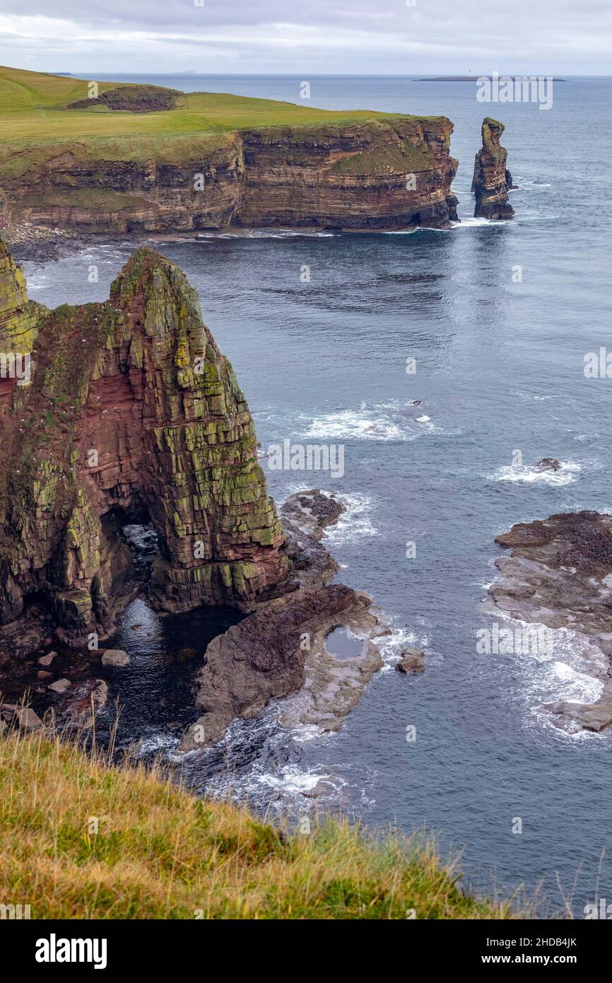 Duncansby Head, der nordöstlichste Teil des schottischen und britischen Hauptlandes, etwas nordöstlich von John o' Groats in Caithness, nordöstlich Stockfoto