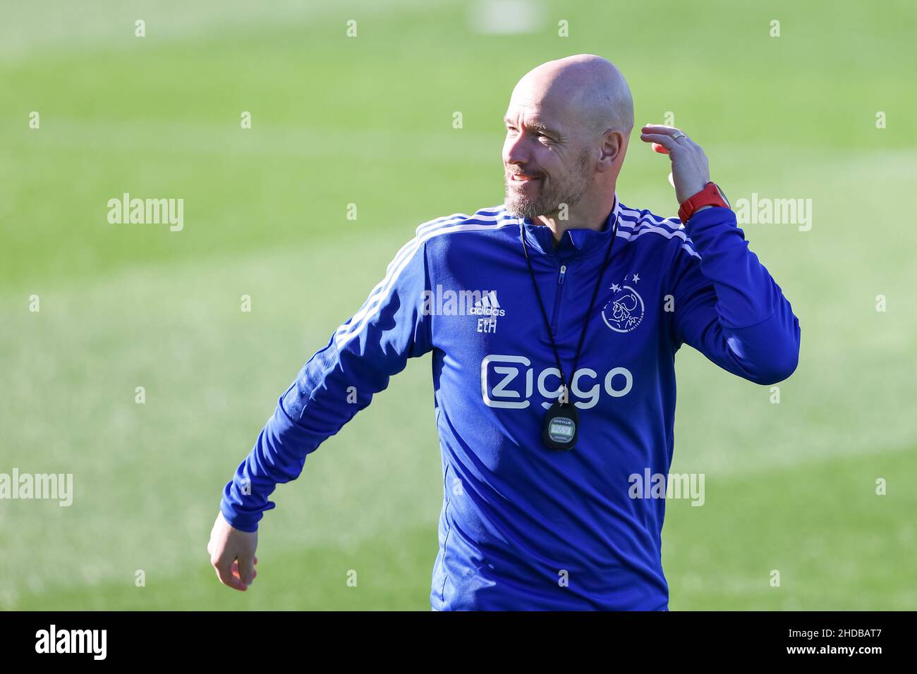 QUINTA DO LAGO, PORTUGAL - 5. JANUAR: Trainer Erik ten Hag von Ajax während einer Trainingseinheit von Ajax auf dem Campus am 5. Januar 2022 in Quinta do Lago, Portugal (Foto: Ben Gal/Orange Picters) Stockfoto