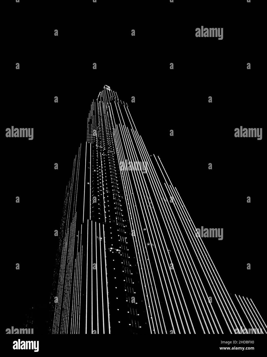 Wahrzeichen 81 in Ho-Chi-Minh-Stadt (Saigon), Vietnam, von der Basis des Wolkenkratzers erfasst. Es ist Vietnams höchstes Gebäude. Stockfoto