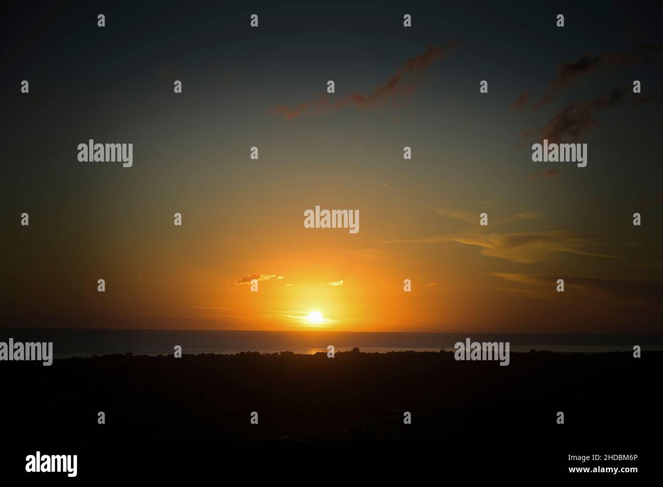 Sonnenuntergang über dem Mittelmeer, Agrigent, Sizilien, Italien Stockfoto