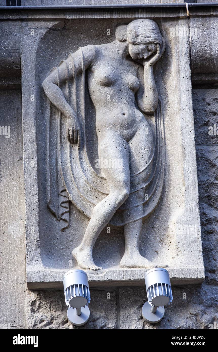 Hansestadt Rostock, Mecklenburg-Vorpommern, Deutschland: Relief eines weiblichen Aktes an der Fassade des Hauses Kröpeliner Str. 84, ehemals Rostocker Stockfoto