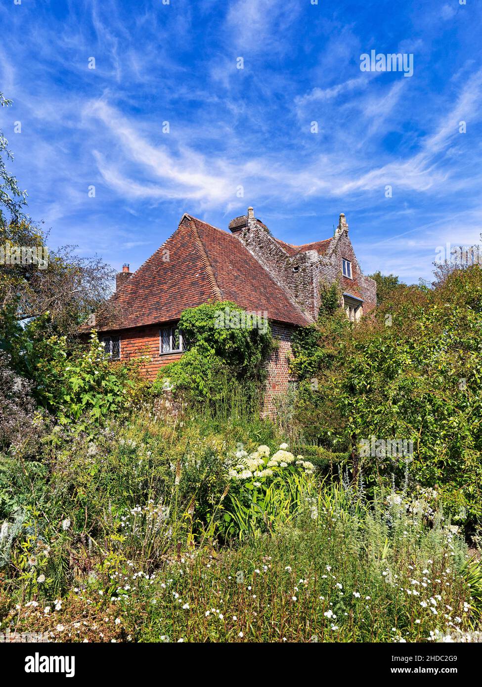 Red Brick Cottage, Priests House, Sissinghurst Castle and Garden, Cranbrook, Kent, England, Vereinigtes Königreich Stockfoto
