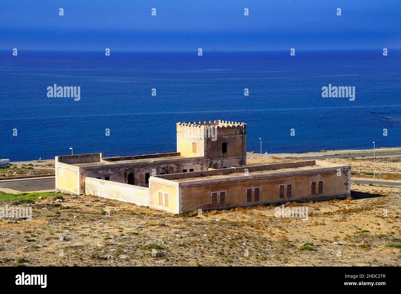 Verlassene Kaserne der Guardia Viejas - Almeria. Stockfoto