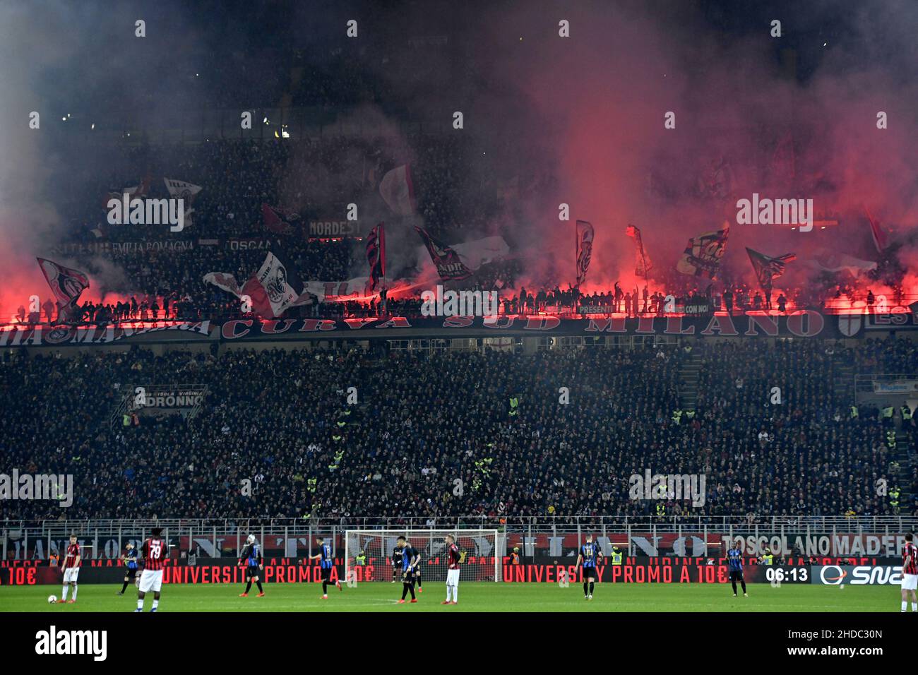 AC Mailand Fußballfans im stadion san siro in Mailand. Stockfoto