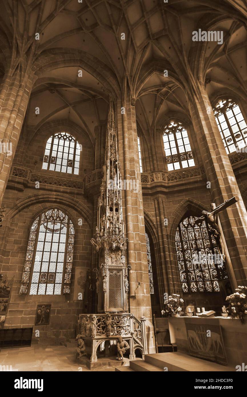Sakramentskaste, erbaut 1493-96, von Adam Kraft, St. Lorenzkirche, A 20, 11 Meter hoher Tabernakel aus Sandstein, Nürnberg, Mittelfranken, Bayern, Stockfoto