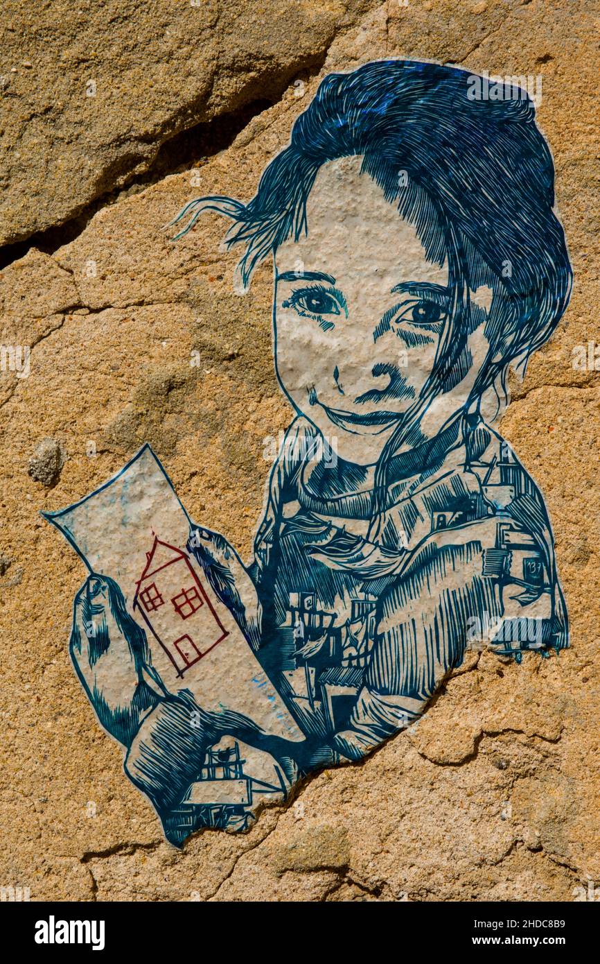 Kinderbilder an den Wänden der Gassen, Zitadelle, Oberstadt, Calvi, Korsika, Calvi, Korsika, Frankreich Stockfoto