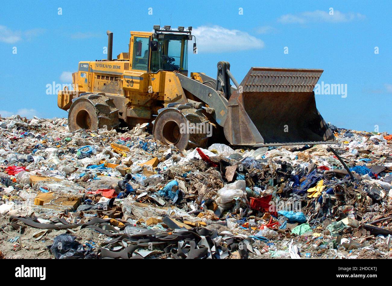 Bagger auf einer Müllhalde, Recycling, Stockfoto