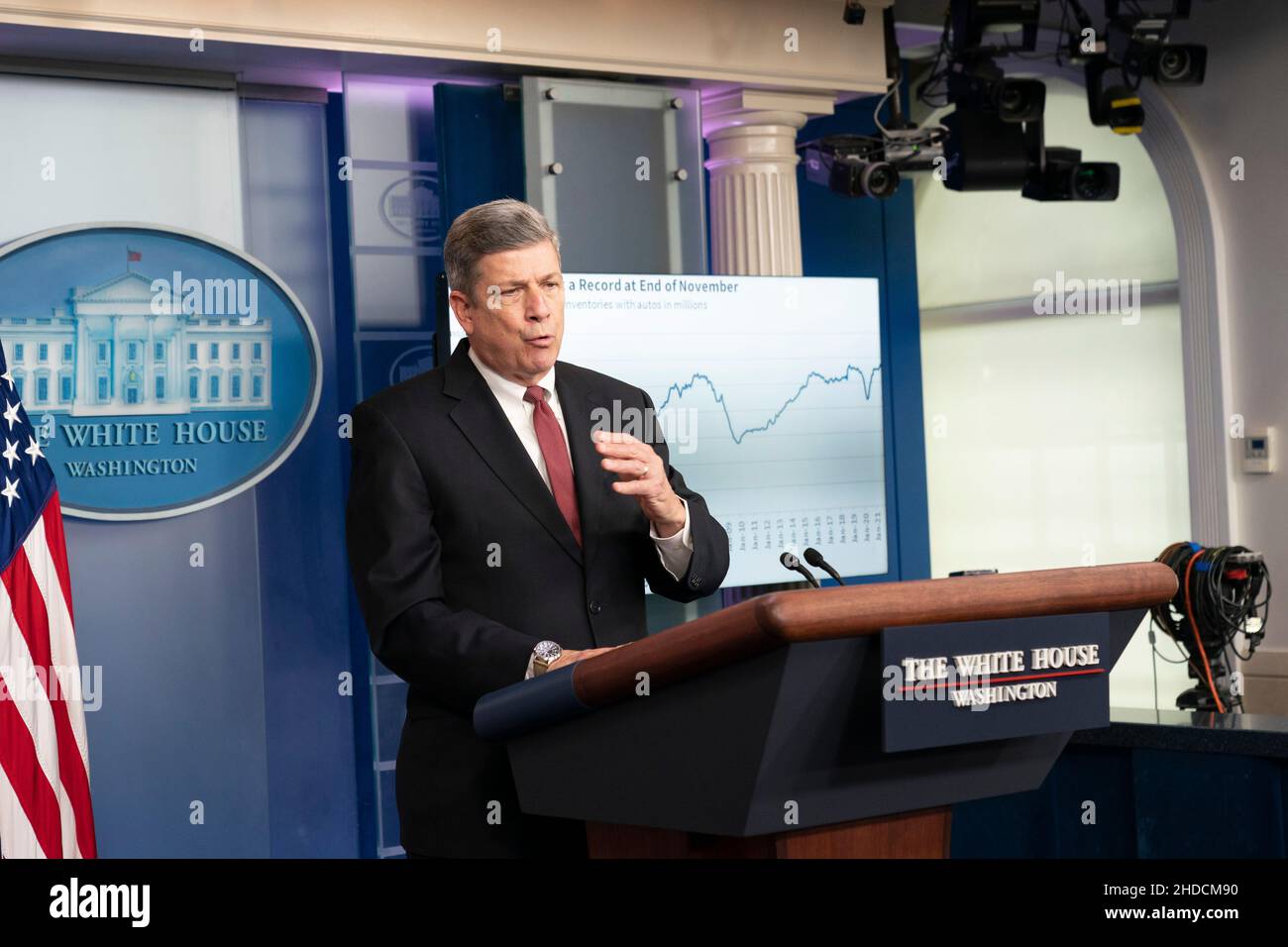 Washington, Vereinigte Staaten Von Amerika. 05th Januar 2022. Der Hafenbeauftragte der Task Force Supply Chain Disruptions der Biden-Harris-Regierung, John D. Porcari, nimmt an einer Pressekonferenz im Weißen Haus in Washington, DC, am 5. Januar 2022 Teil. Bild: Chris Kleponis/Pool/Sipa USA Bild: SIPA USA/Alamy Live News Stockfoto