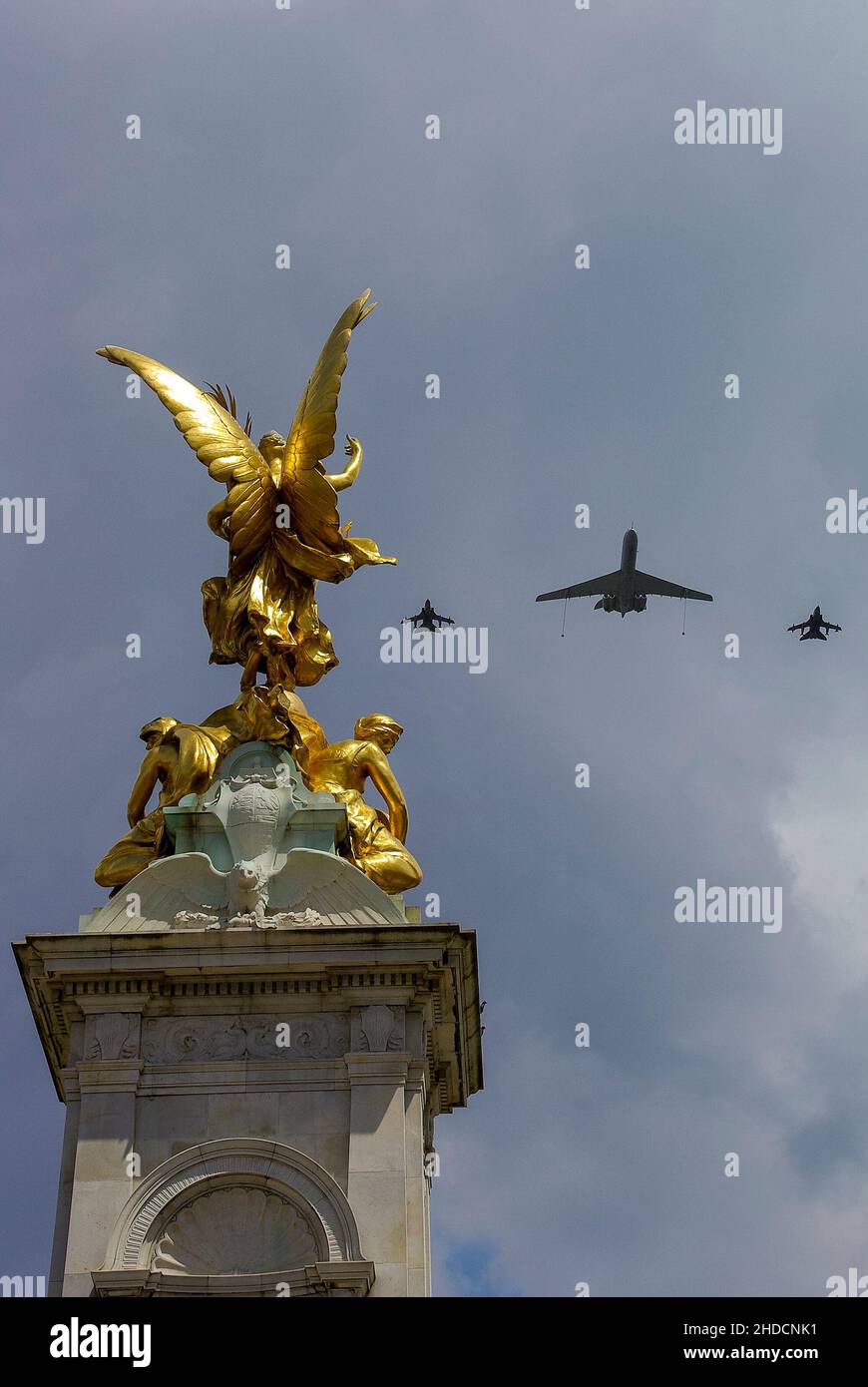 Queen's Birthday Flipper über der Mall nach dem Trooping the Color Event 2009, vorbei am Victoria Memorial. Vickers VC10 Tanker mit Tornado-Kämpfern Stockfoto
