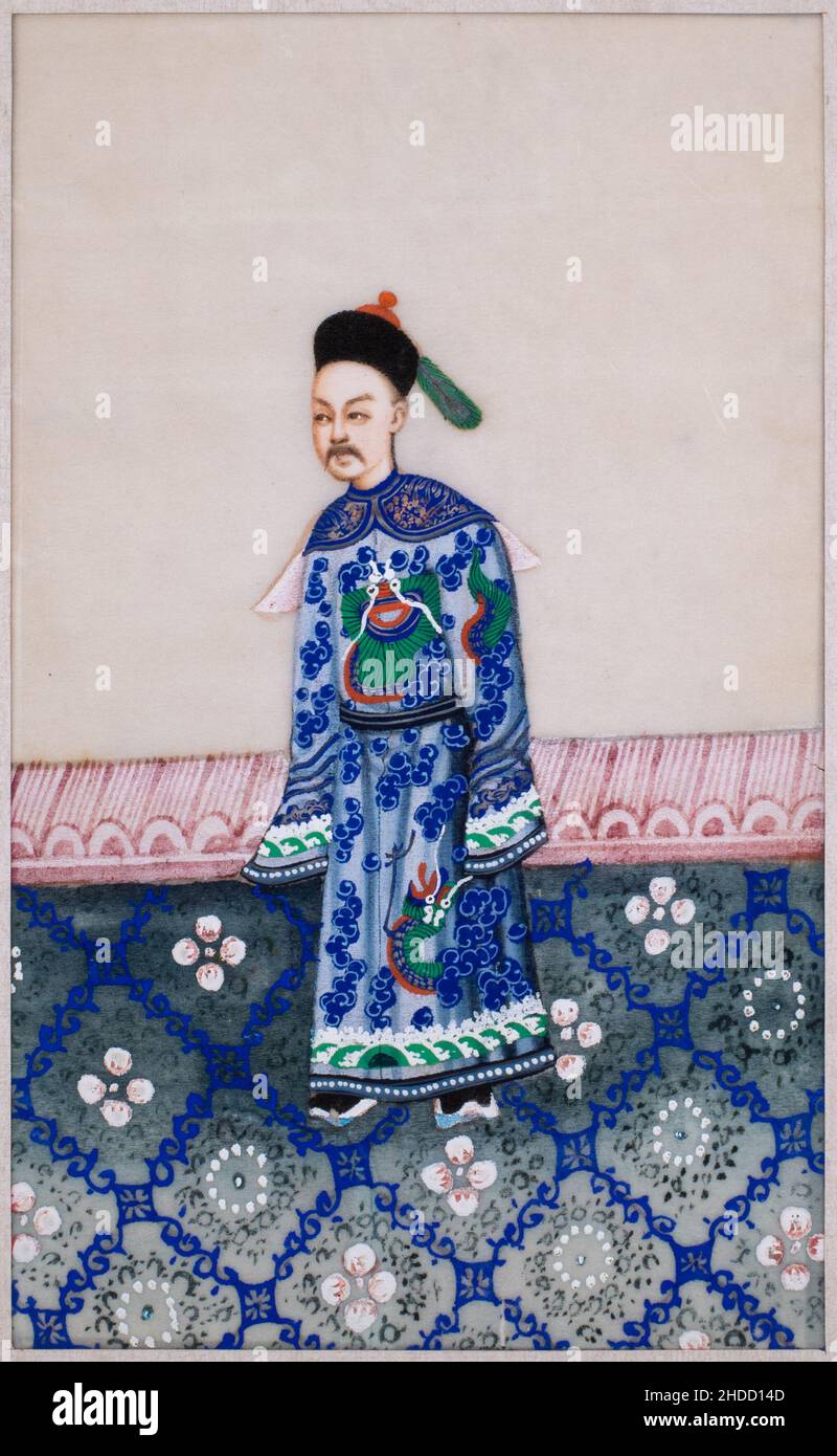 Antikes chinesisches Exportgemälde auf Pith-Papier, das einen Hofbeamten in bestickter Drachenrobe und Kopfbedeckung aus Mandschu darstellt. 19th. Jahrhundert, Qing-Dynastie Stockfoto