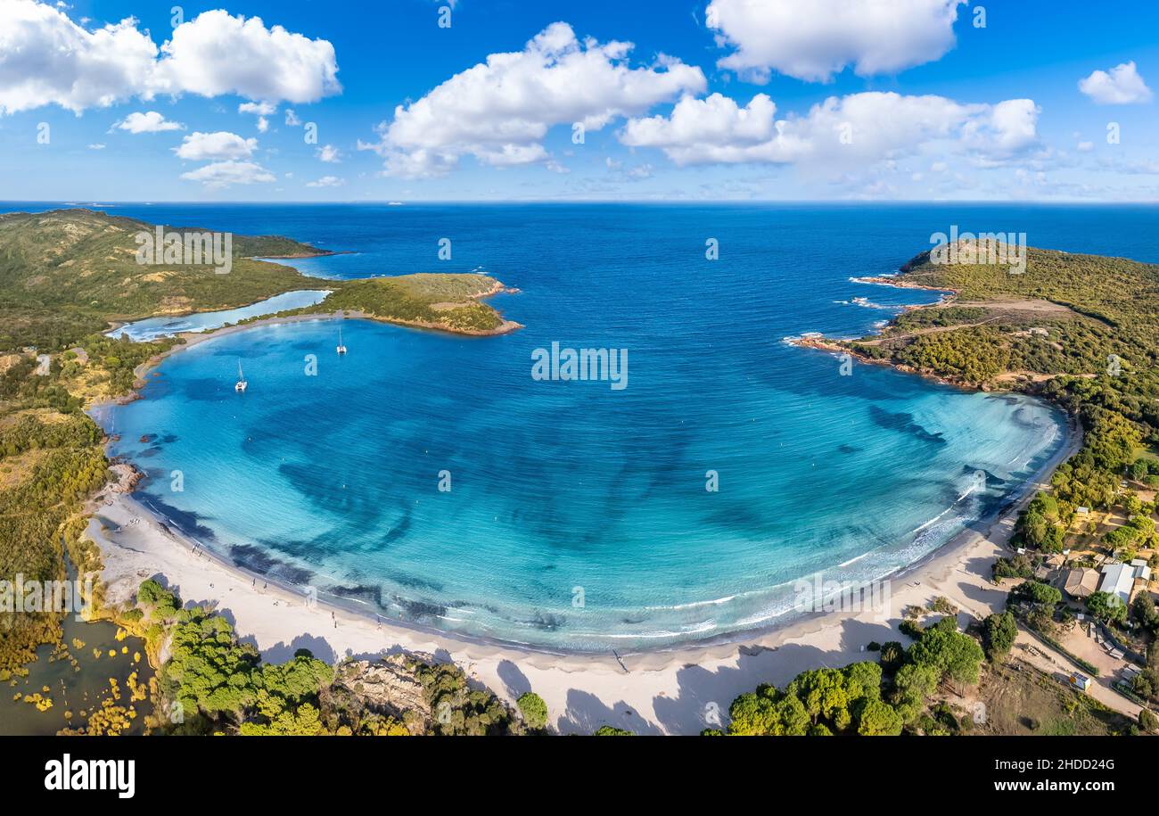 Luftaufnahme mit Baie de Rondinara auf Korsika, Frankreich Stockfoto