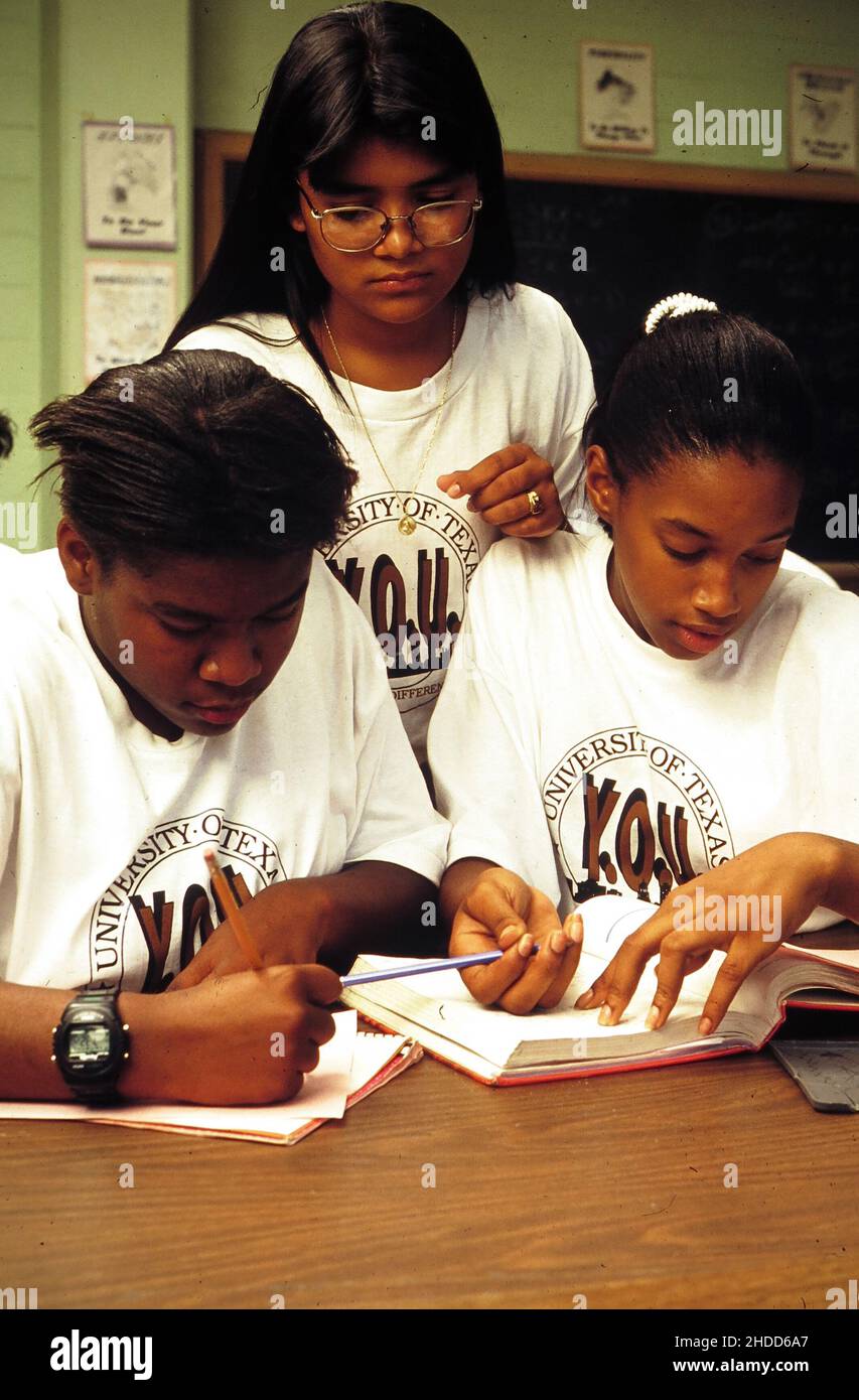 Austin Texas USA, 1995: Studenten, die an Youth Opportunities Unlimited (YOU) summertime academic tutoring Program for at-Risk urban youth teilnehmen. ©Bob Daemmrich Stockfoto