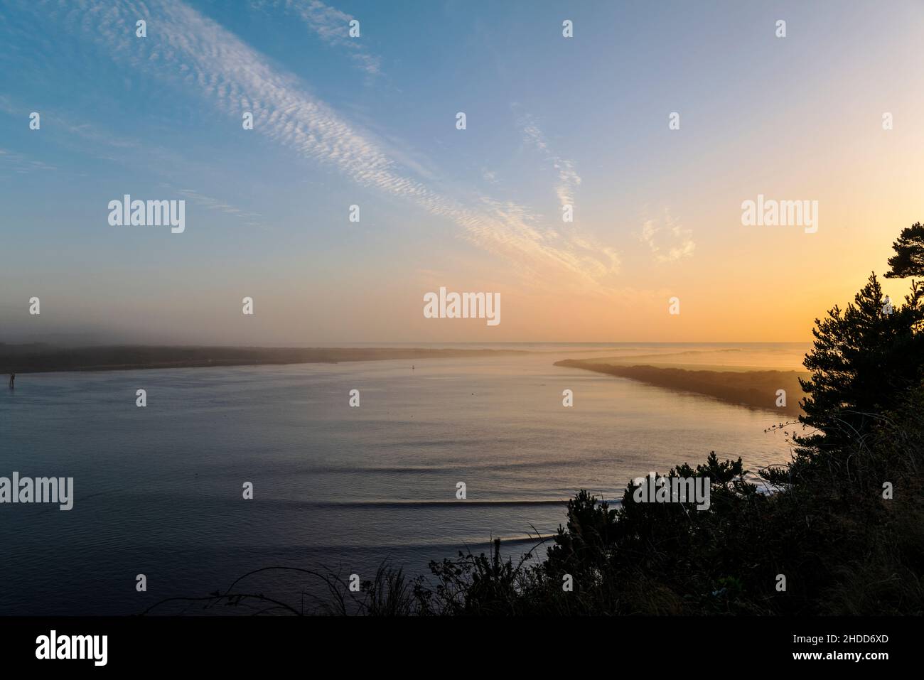 Sonnenuntergang über Pazifik und Yaquina Bay; südlich von Newport; Oregon; USA Stockfoto