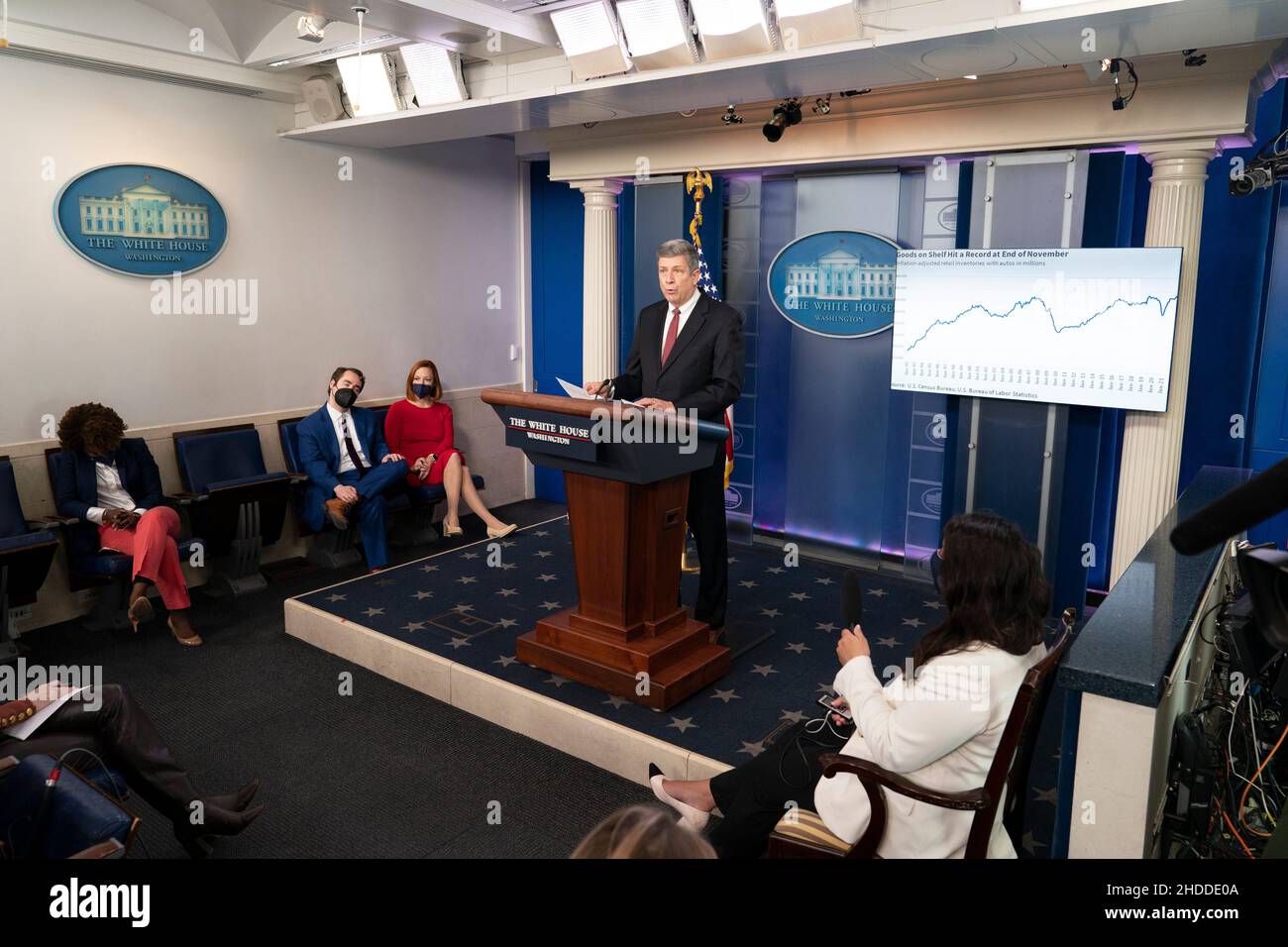 Der Hafenbeauftragte der Task Force Supply Chain Disruptions der Biden-Harris-Regierung, John D. Porcari, nimmt an einer Pressekonferenz im Weißen Haus in Washington, DC, am 5. Januar 2022 Teil. Quelle: Chris Kleponis/Pool via CNP /MediaPunch Stockfoto