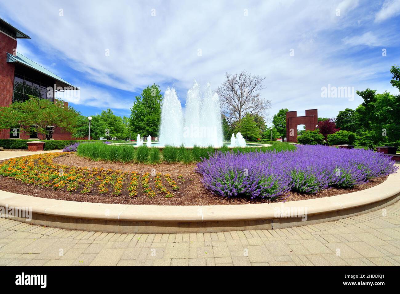 Champaign, Illinois, USA. Hallene Gateway Plaza auf dem Campus der University of Illinois. Stockfoto