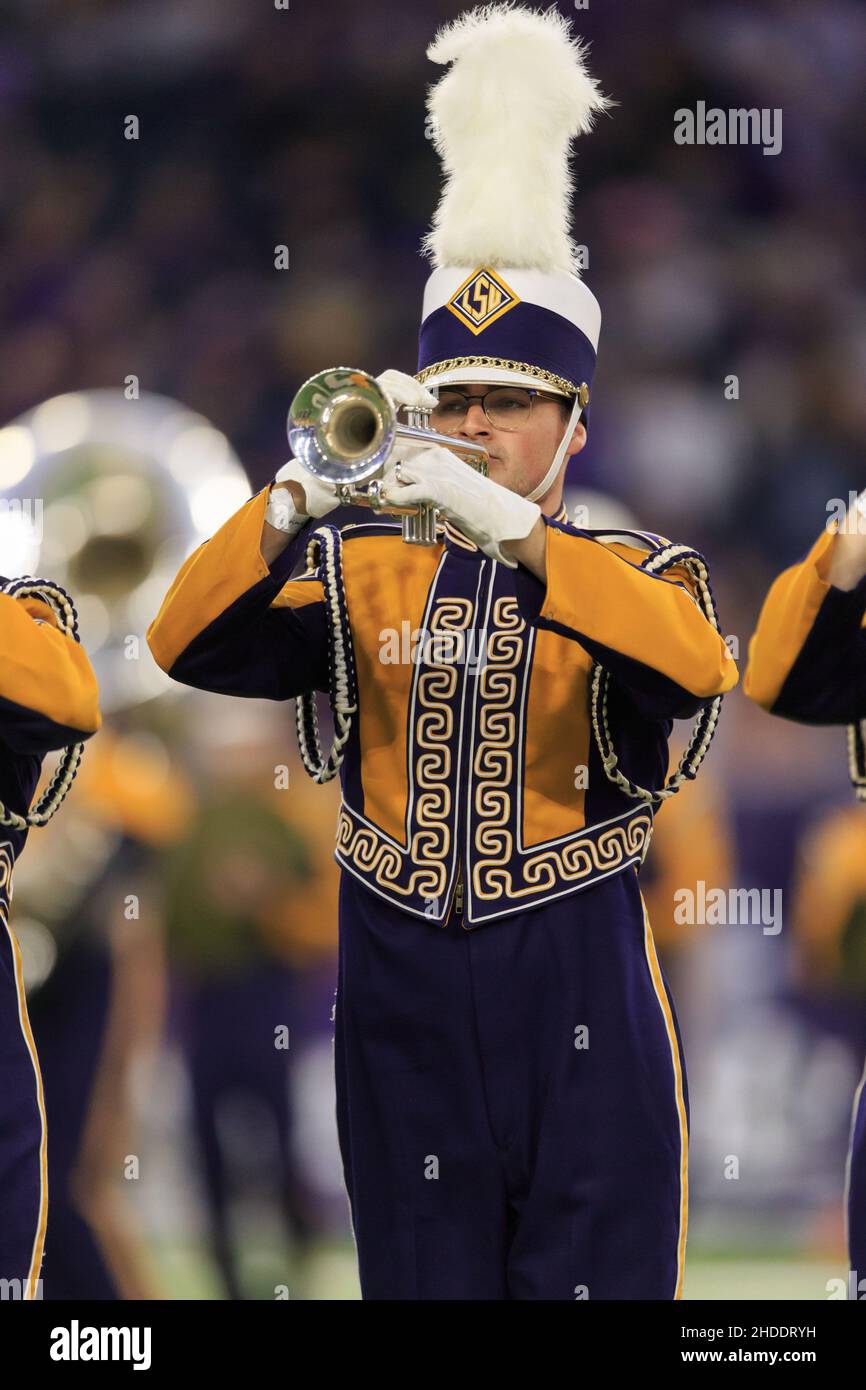 Trompeter Alex Ellender tritt zur Halbzeit mit der Golden Band aus Tiger Land während des TaxAct Texas Bowl, Dienstag, 4. Januar 2022, in Houston auf Stockfoto