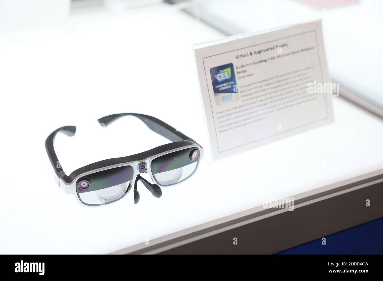 Las Vegas, Usa. 05th Januar 2022. Ein Blick auf die Qualcomm Snapdragon XR1 AR Smart Viewer Reference Design-Brille, die am Mittwoch, den 5. Januar 2022, auf der International CES 2022 im Sands Convention Center in Las Vegas, Nevada, ausgestellt wurde. Foto von James Atoa/UPI Credit: UPI/Alamy Live News Stockfoto