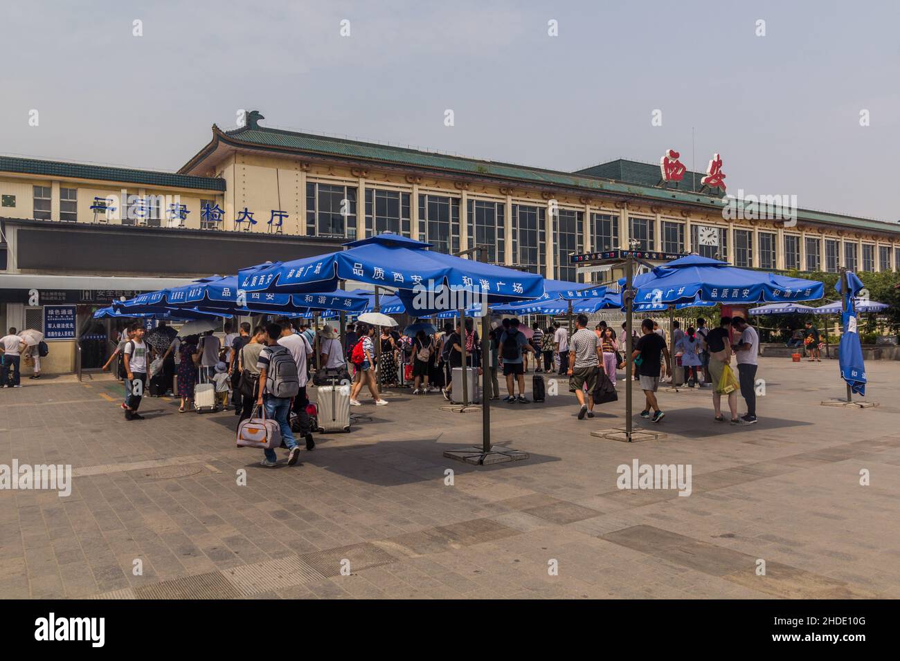 XI'AN, CHINA - 5. AUGUST 2018: XI'an Bahnhof Gebäude in Xi'an, China Stockfoto