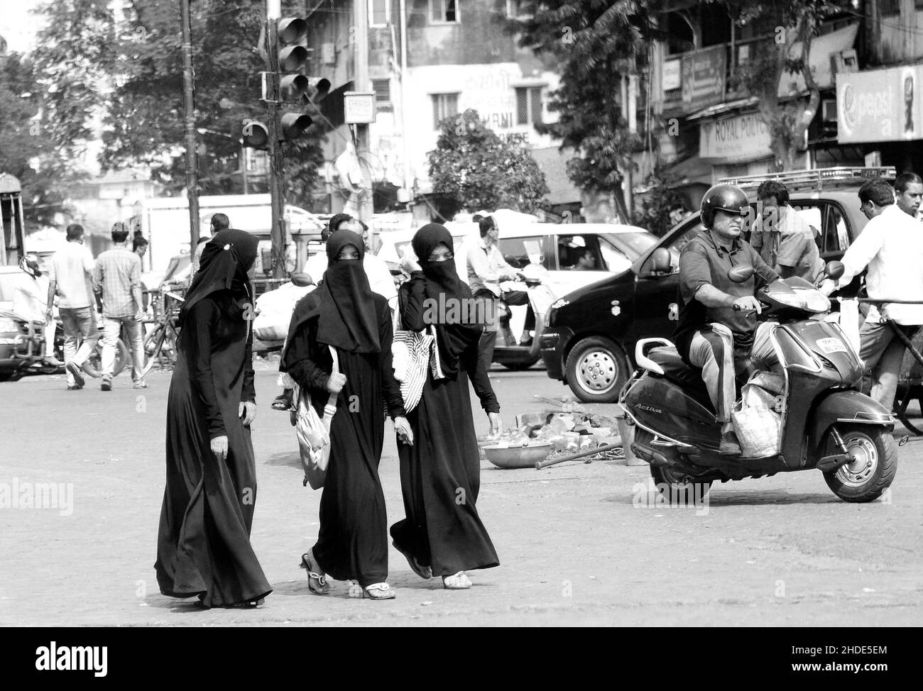 Verschleierte indisch-muslimische Frauen in Mumbai, Indien. Stockfoto