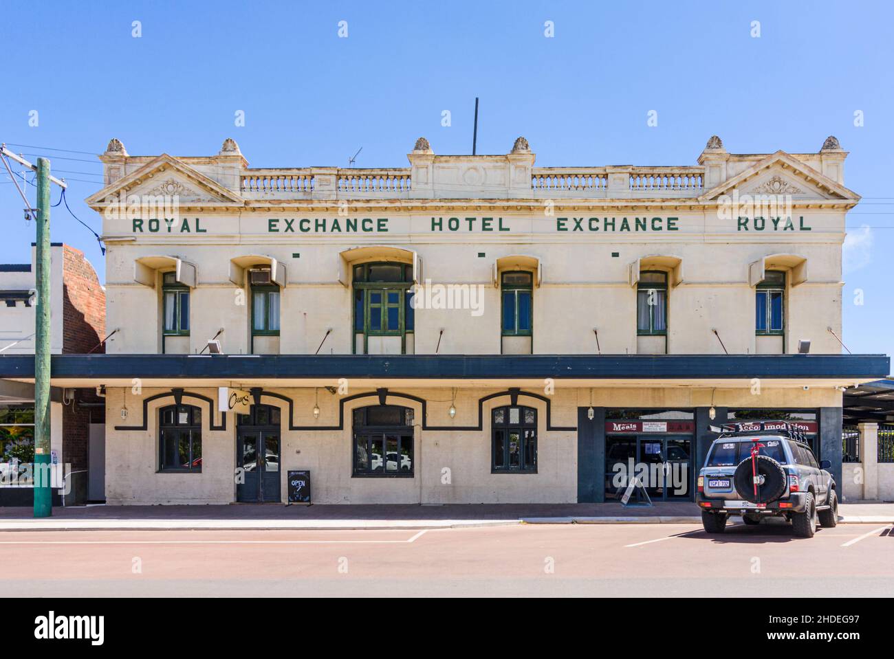Die Fassade des Royal Exchange Hotels im italienischen Stil der Föderation in der ländlichen Stadt Katanning, Western Australia, Australien Stockfoto