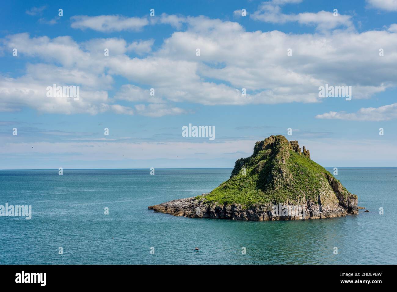 Thatcher Rock vom Clifftip-Fußweg in Wellswood, Torquay, Devon, Großbritannien Stockfoto