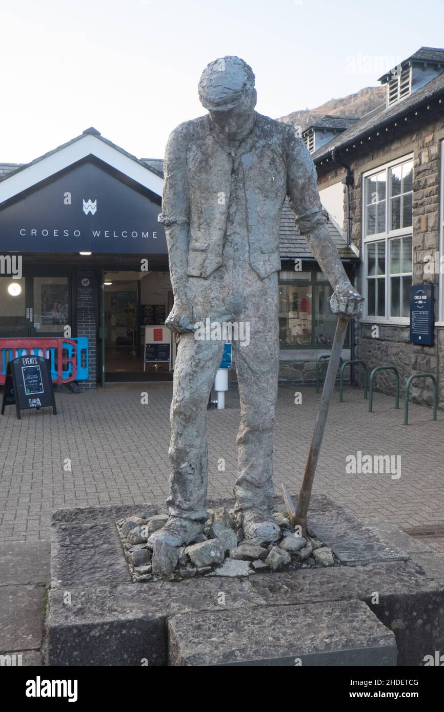 At, Elan Valley Visitor Center, Elan Valley, Elan Valley Estate, im Besitz, von, DWR Cymru, Welsh Water, West, von, Rhayader, Powys, Mid, West Wales, Welsh, Elan Valley, IS, 1 % von Wales, deckt, an, Gebiet, von, 72, Quadrat, Meilen, und, ist, bekannt, als, Lake District, von Wales, Lake District von Wales, Es gibt 6 Staudämme in der Gegend, die Stauseen schaffen, die vor hundert Jahren gebaut wurden, und,sind,ein,episches,feat,of,civil,Engineering,Fütterung in einem 73 Meilen Schwerkraft angetriebenen Aquädukt, um sauberes Wasser in die Stadt Birmingham,England zu liefern. Die Stauseen des Elan Valley wurden zum Testen von springenden Bomben verwendet Stockfoto