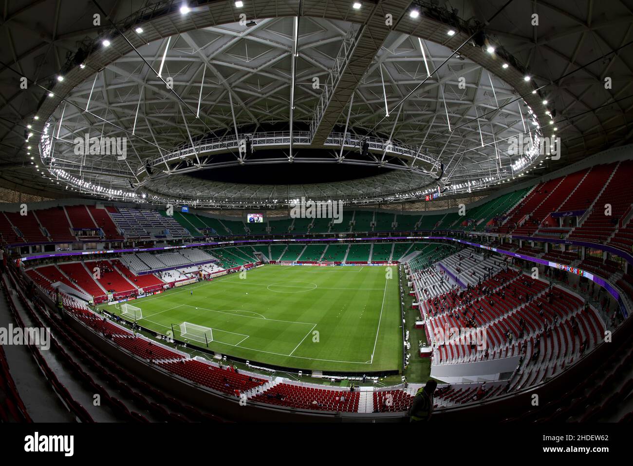 Allgemeine Ansicht des Al Thumama Stadions in Al Thumama, Katar, aufgenommen während der FIFA Arab Cup im Aufbau bis zur FIFA Weltmeisterschaft 2022. Foto von MB Media 06/12/2021 Stockfoto
