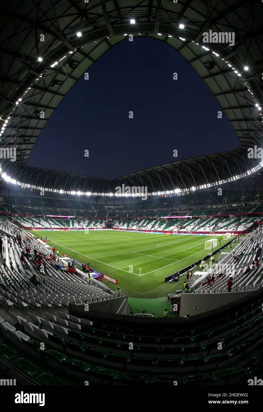 Allgemeine Ansicht des Education City Stadions in Al Rayyan, Katar. Aufgenommen während der FIFA Arab Cup im Aufbau bis zur FIFA Fußball-Weltmeisterschaft 2022. Foto von MB Media 10/12/2021 Stockfoto