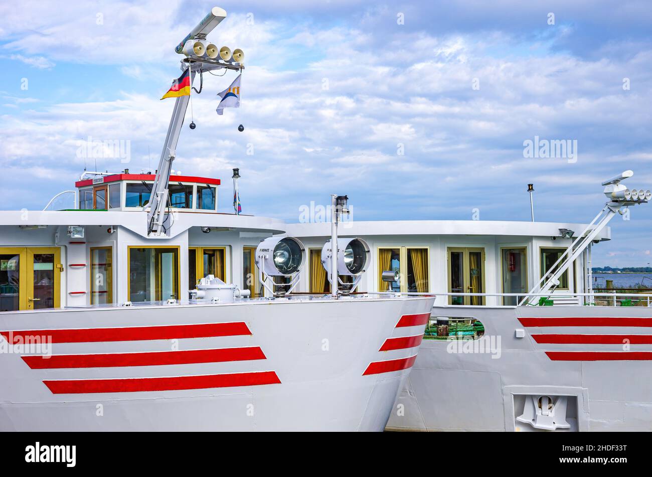 Hansestadt Greifswald, Mecklenburg-Vorpommern, Deutschland - 25. August 2014: Zwei Flusskreuzfahrtschiffe vertäuten im Stadthafen Greifswald-Wieck Stockfoto