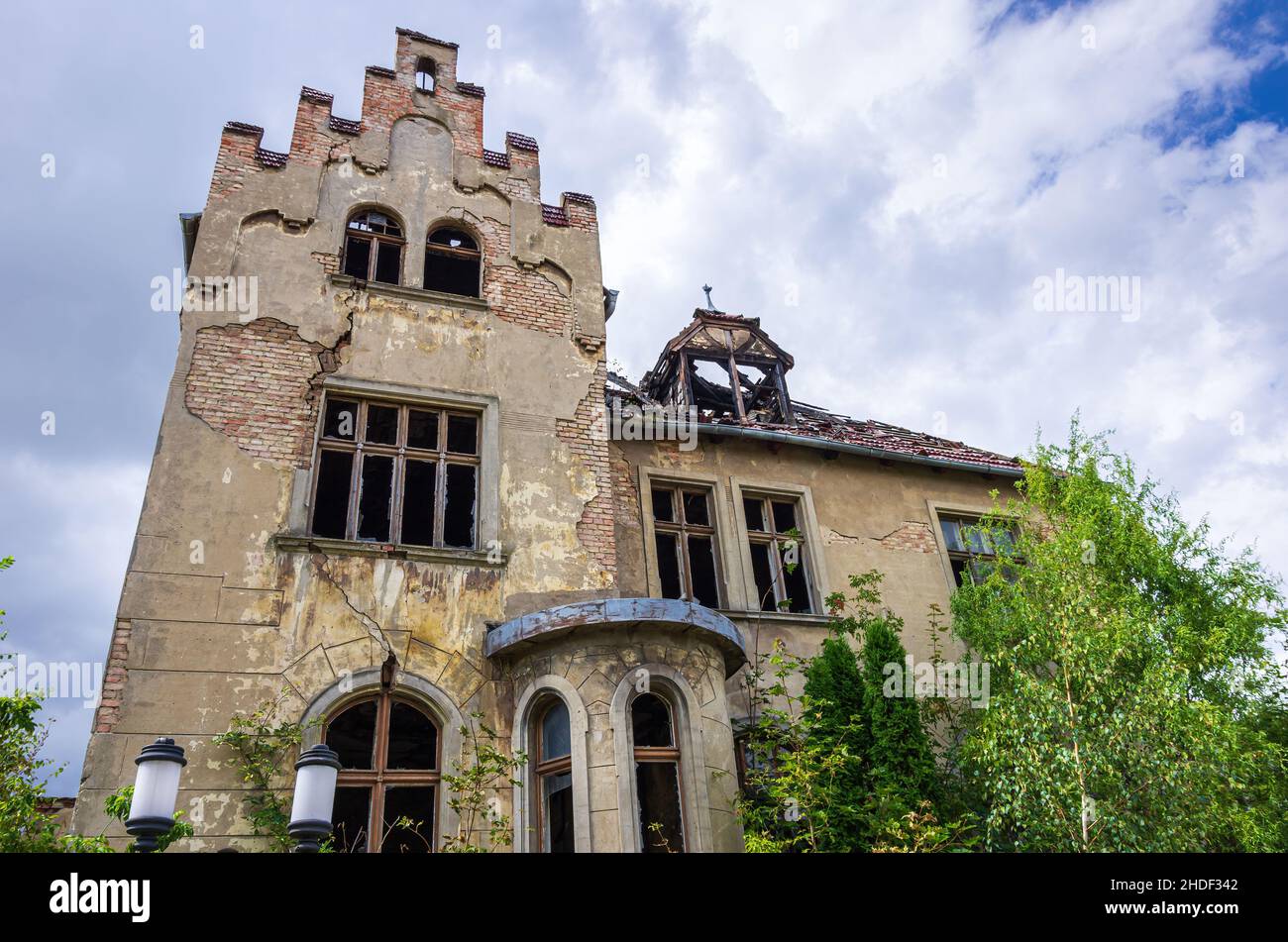 Hansestadt Greifswald, Mecklenburg-Vorpommern, Deutschland - 25. August 2014: Ruinen der alten Stadtvilla in der Schützenstraße 5 nach einem Brand Stockfoto