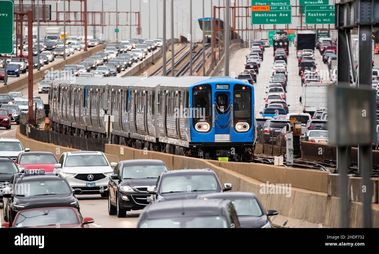 Peking, USA. 6th. Mai 2021. Ein Zug mit Triebwagen der Serie 7000, der von der China Railway Rolling Stock Corporation (CRRC) Sifang America Incorporated montiert wurde, wird während eines in-Service-Testlaufs in Chicago, USA, am 6. Mai 2021 gesehen. Quelle: Joel Lerner/Xinhua/Alamy Live News Stockfoto