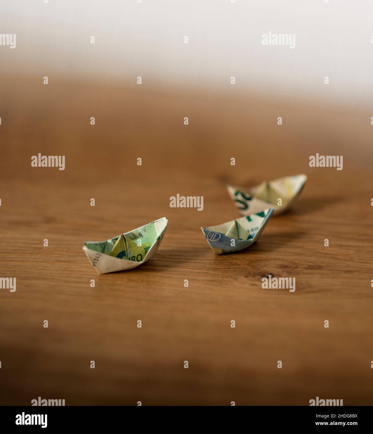 Banknote, Papierboot, Geldgeschenk, Banknoten, Papierwährung, Papierboote, Geldgeschenke Stockfoto