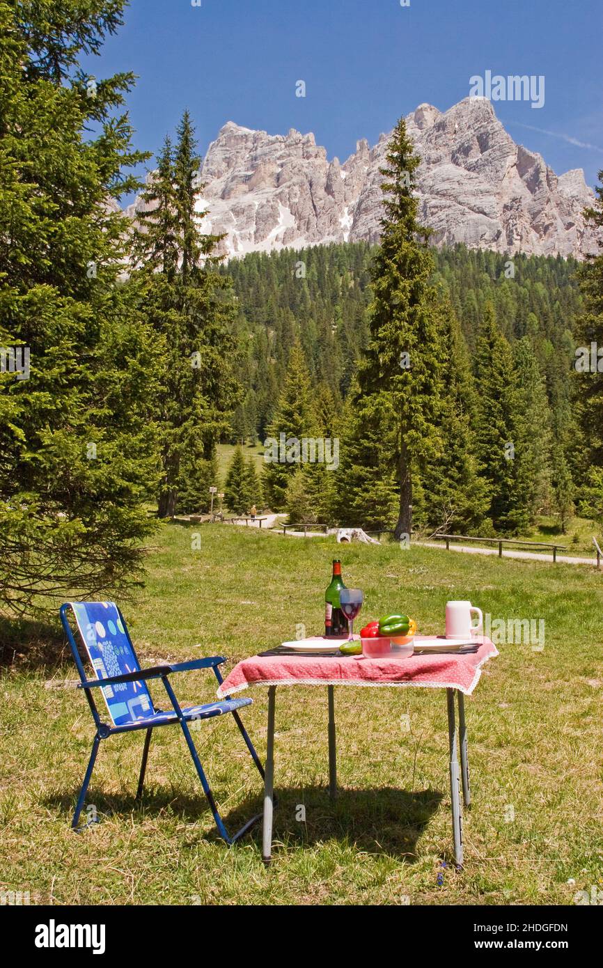 Urlaub, dolomiten, Camping, Campingtisch, Urlaub, Camp, Camper, Campingtische Stockfoto